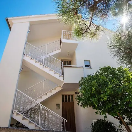 Charming In Near Beaches Tisno