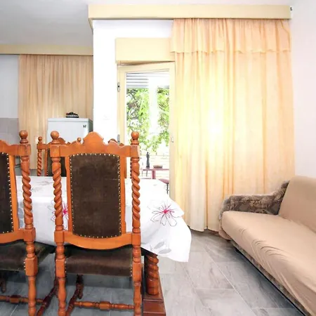 Charming In Near Beaches Apartment
