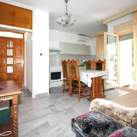 Charming In Near Beaches * Tisno